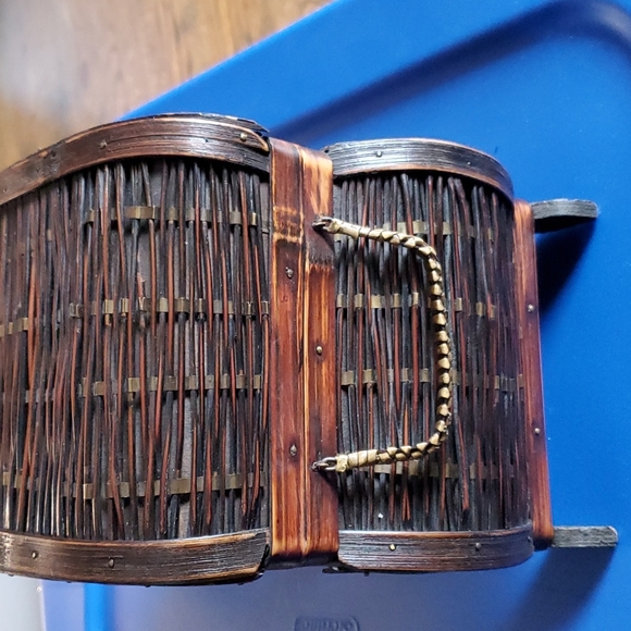 Wooden Oriental chest - Picture 9 of 14